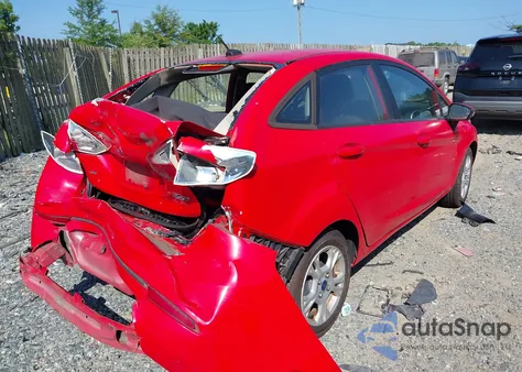 2014 Ford Fiesta z USA, uszkodzony, nr VIN 3FADP48J8EM117104